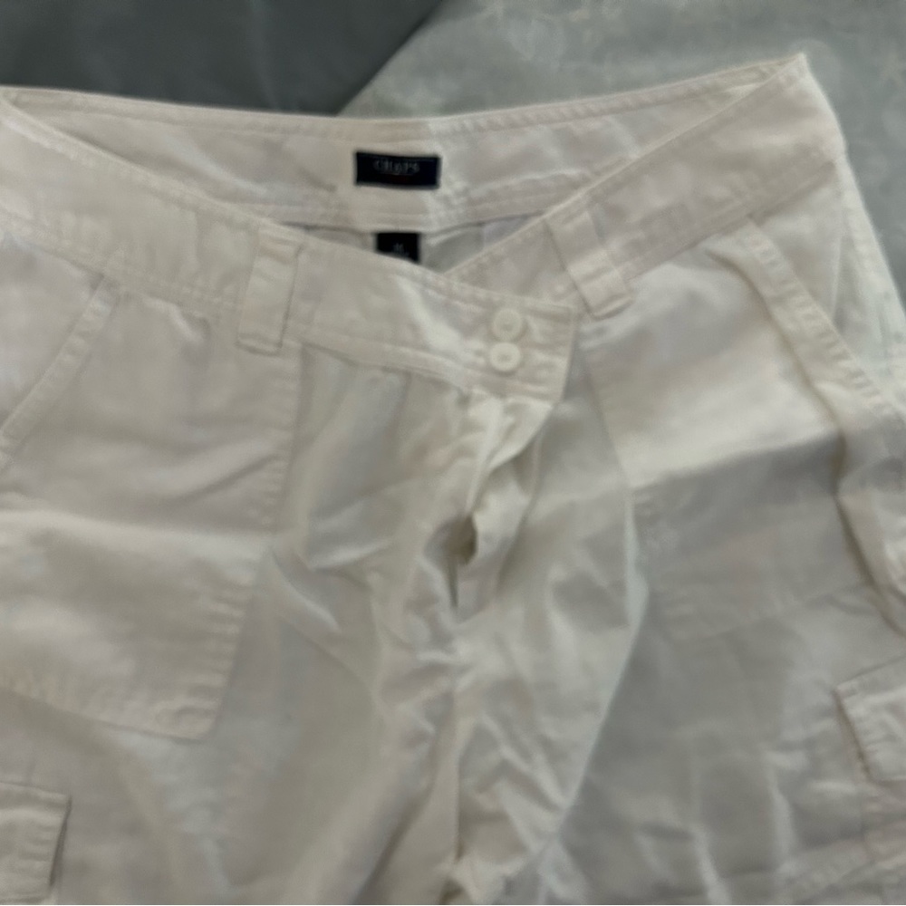 White crop pants